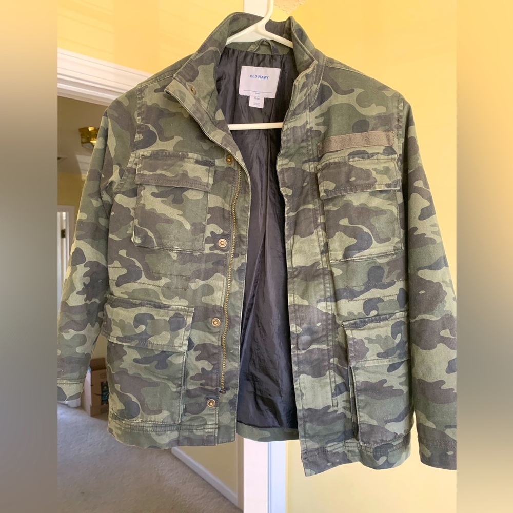 Boys army fatigue jacket. Boys size 8. Brand: Old Navy
